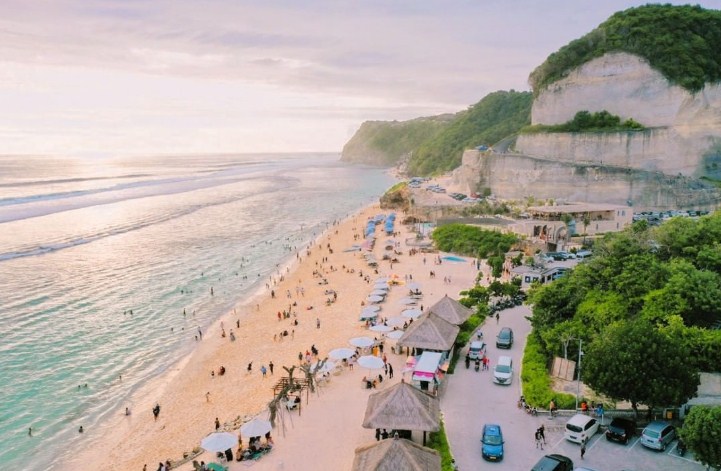 Pantai Melasti Pantai Melasti